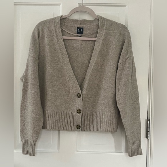 GAP Sweaters - GAP Soft Oatmeal VNeck ButtonUp Cardigan Size Large